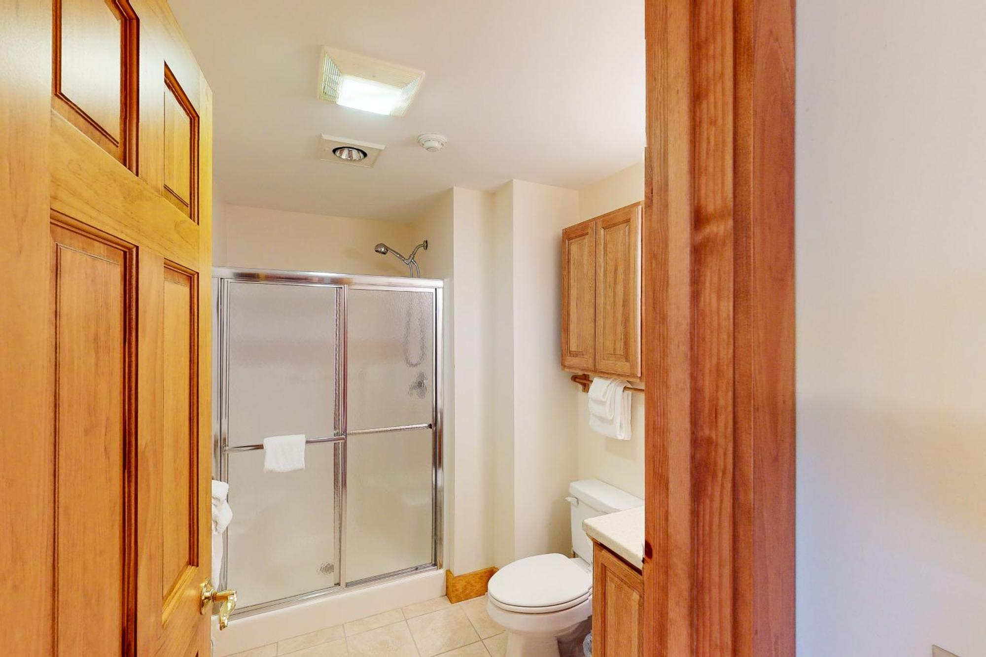 Summit Solitude & Latitude Adjustment Jay Room photo