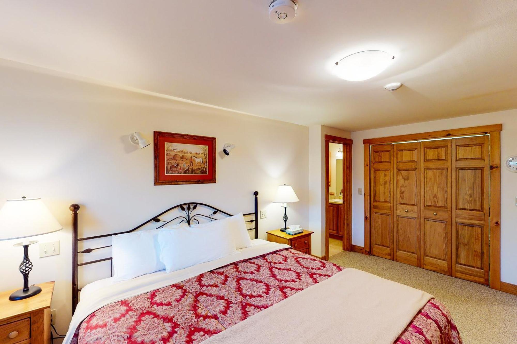Summit Solitude & Latitude Adjustment Jay Room photo