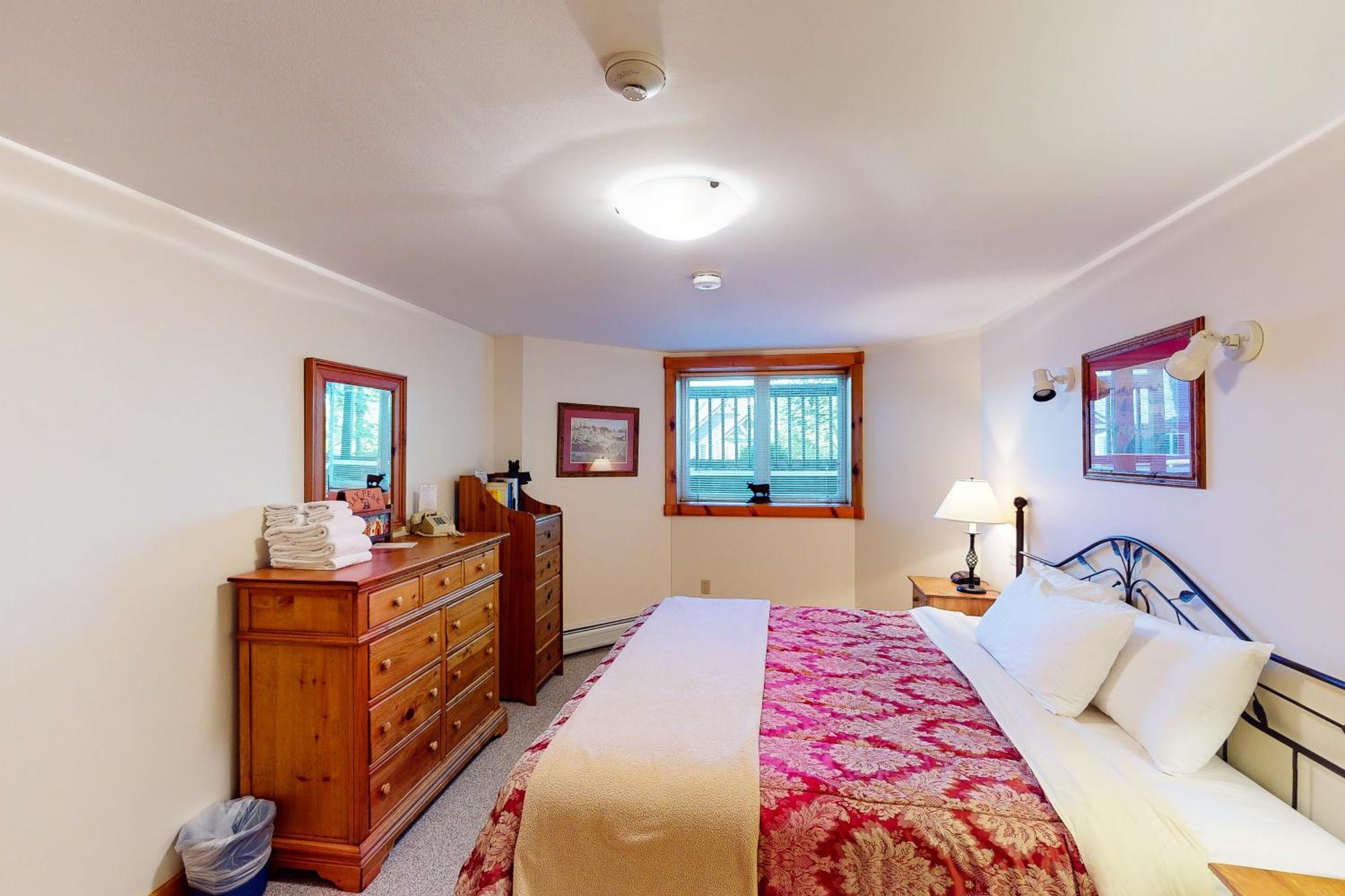 Summit Solitude & Latitude Adjustment Jay Room photo