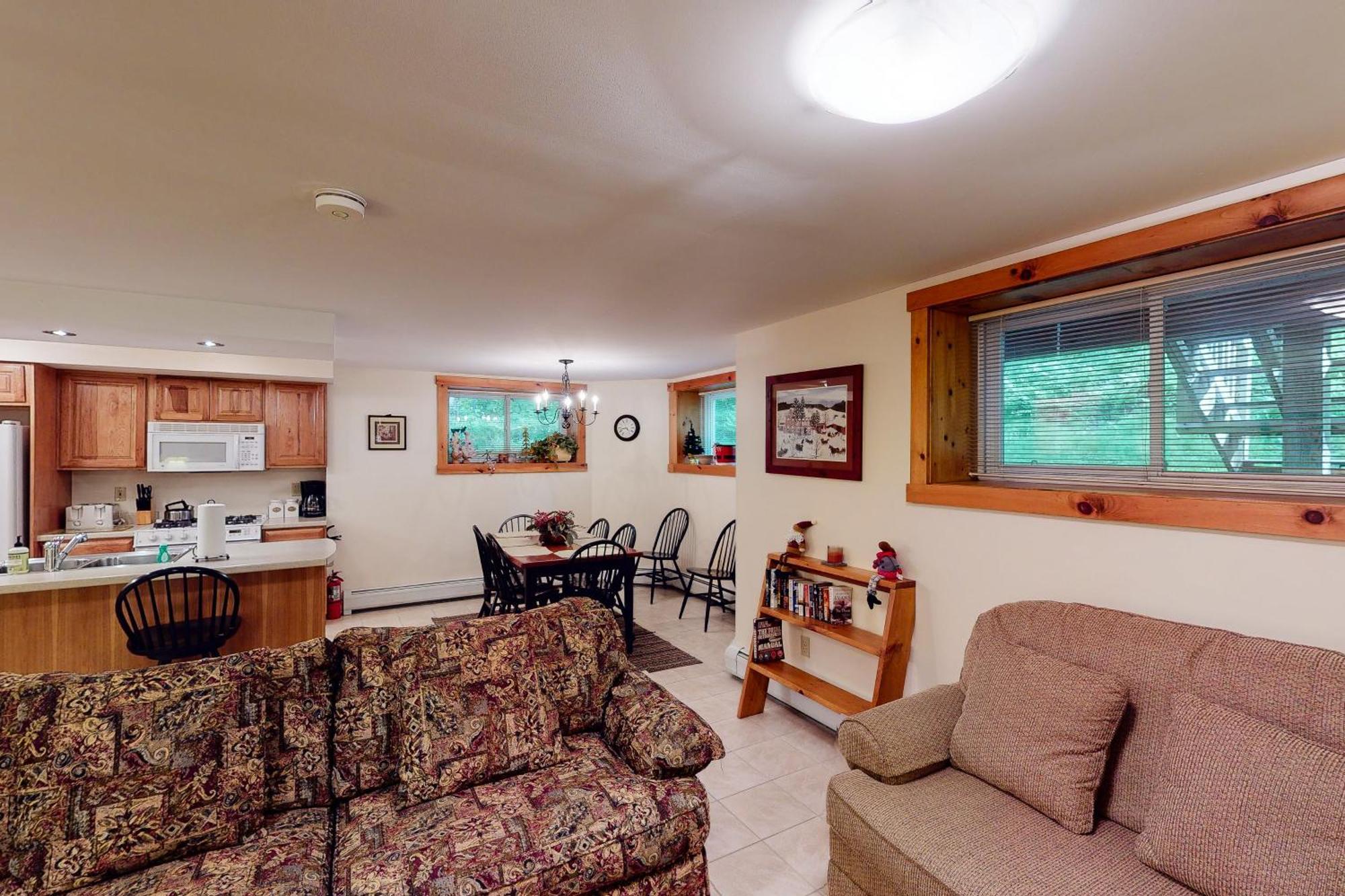 Summit Solitude & Latitude Adjustment Jay Room photo