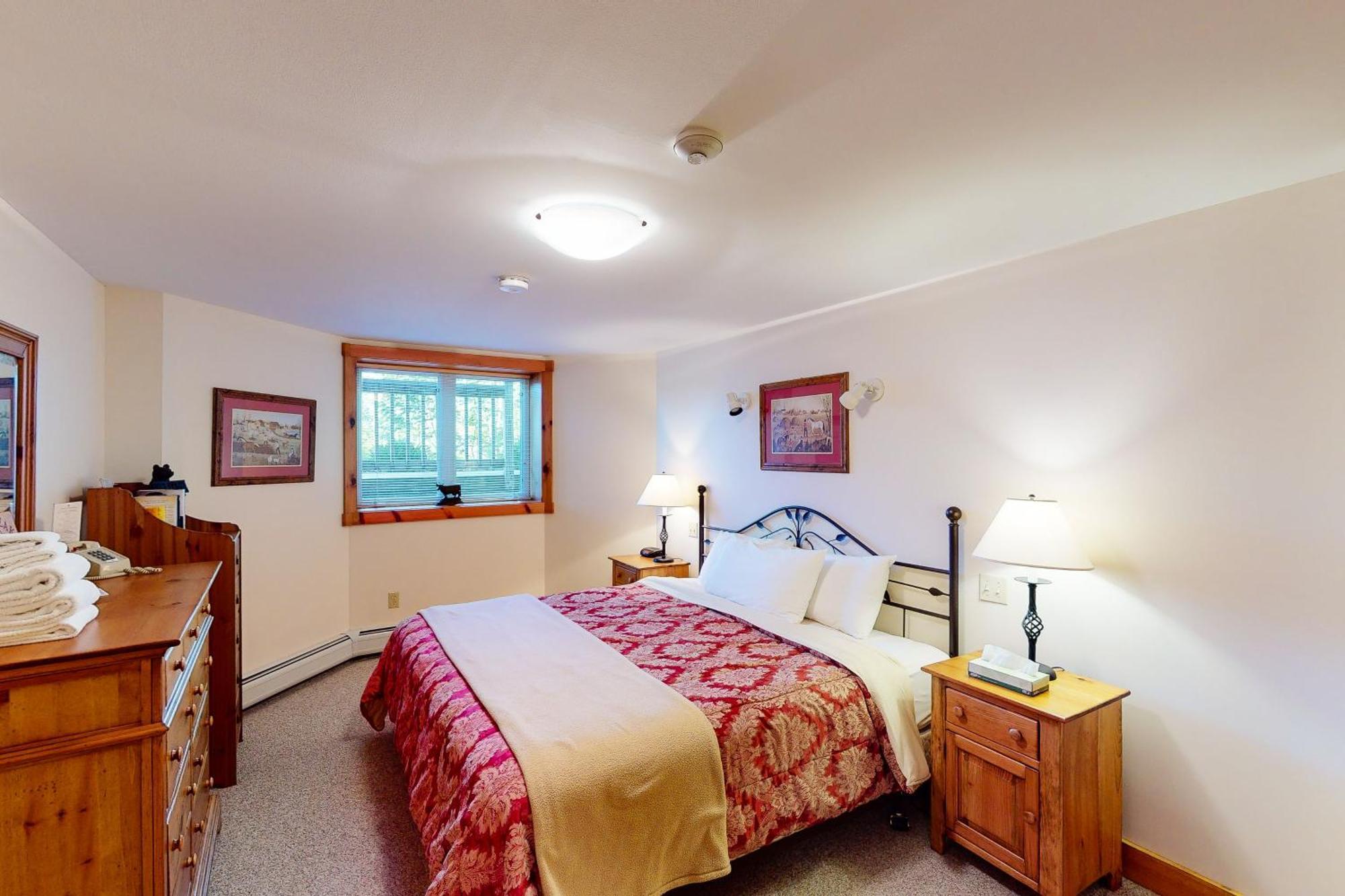 Summit Solitude & Latitude Adjustment Jay Room photo