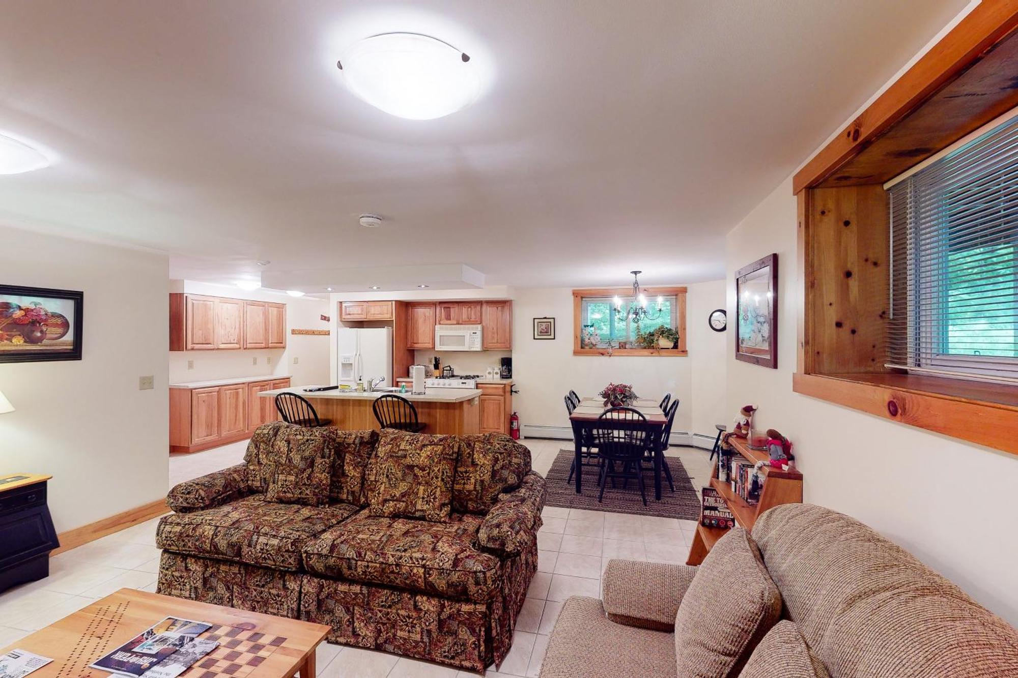 Summit Solitude & Latitude Adjustment Jay Room photo